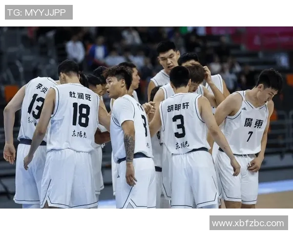 周鹏:从篮球场上的传奇到生活中的榜样,激励无数年轻人的奋斗之路 周鹏:从篮球场上的传奇到生活中的榜样,激励无数年轻人的奋斗之路