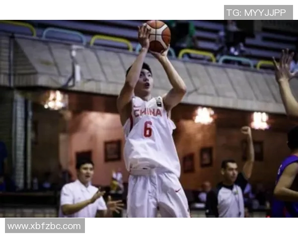 胡明轩：从青涩少年到篮球场上的璀璨明星之路揭秘